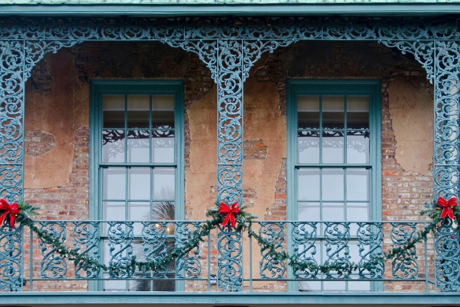 A property with holiday wreaths in Charleston in December