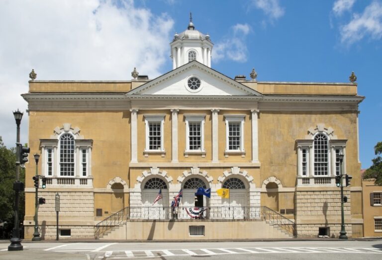 Museums in Charleston SC: A front-facing view of the The Old Exchange and Provost Dungeon in Charleston, SC.